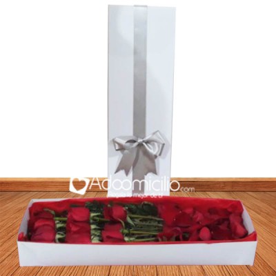 Arreglos florales a domicilio en Cali Caja x 12  rosas con liston gris